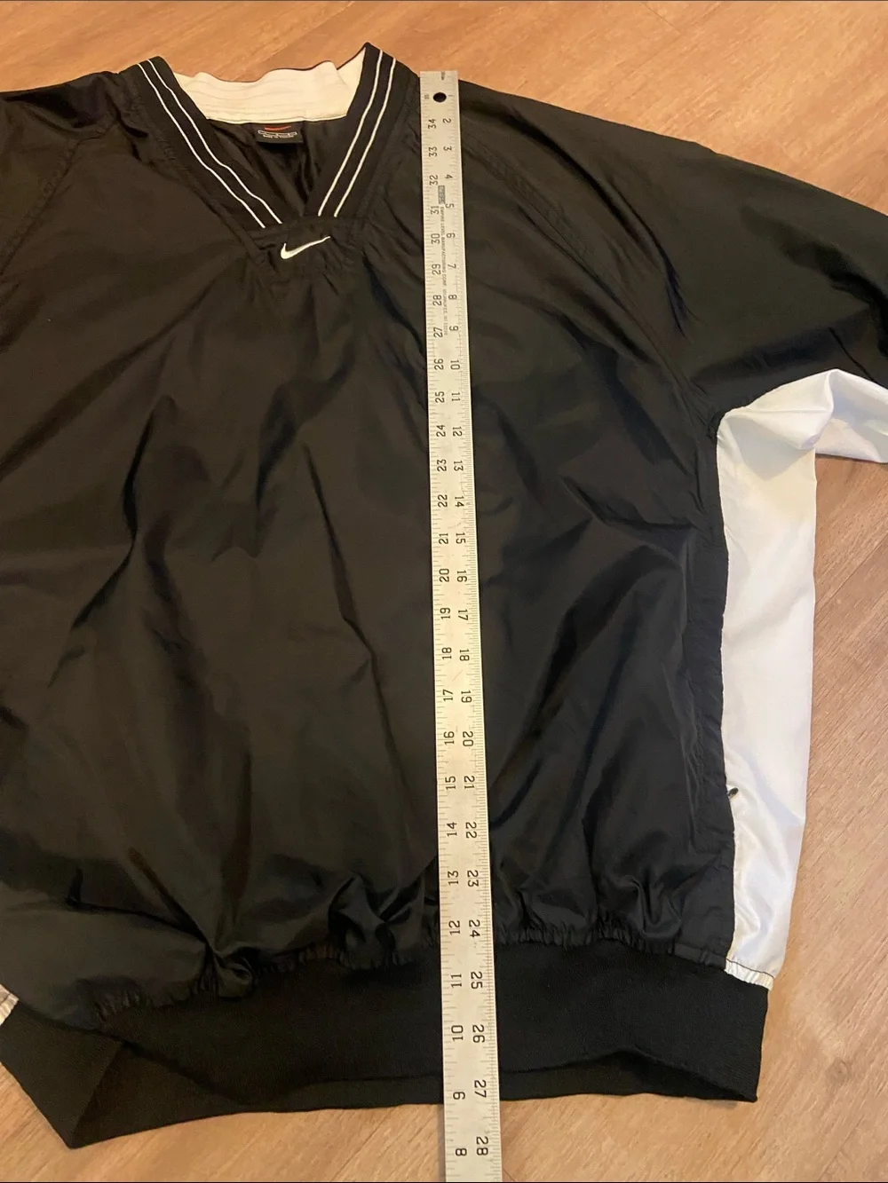 Vintage Y2K Nike Windbreaker Jacket Size L Blk/Wht Center Swoosh Pullover V-Neck